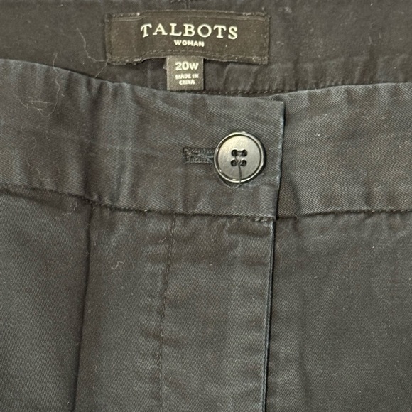 Talbots Woman Black Bermuda Shorts with Flat-Front Style and Comfortable Fit - Picture 3 of 3